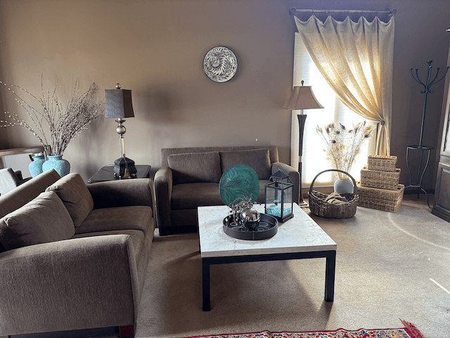 2S534 Danbury Dr Glen Ellyn April 9th-11th